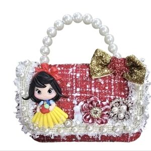 Snow white purse